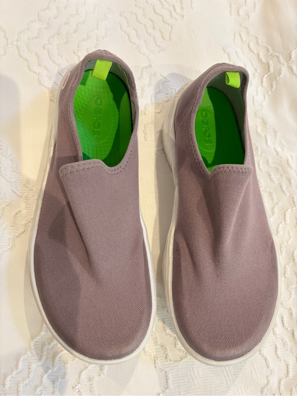 OOFOS Slip-On Athletic Shoes in Mauve with Green Insole